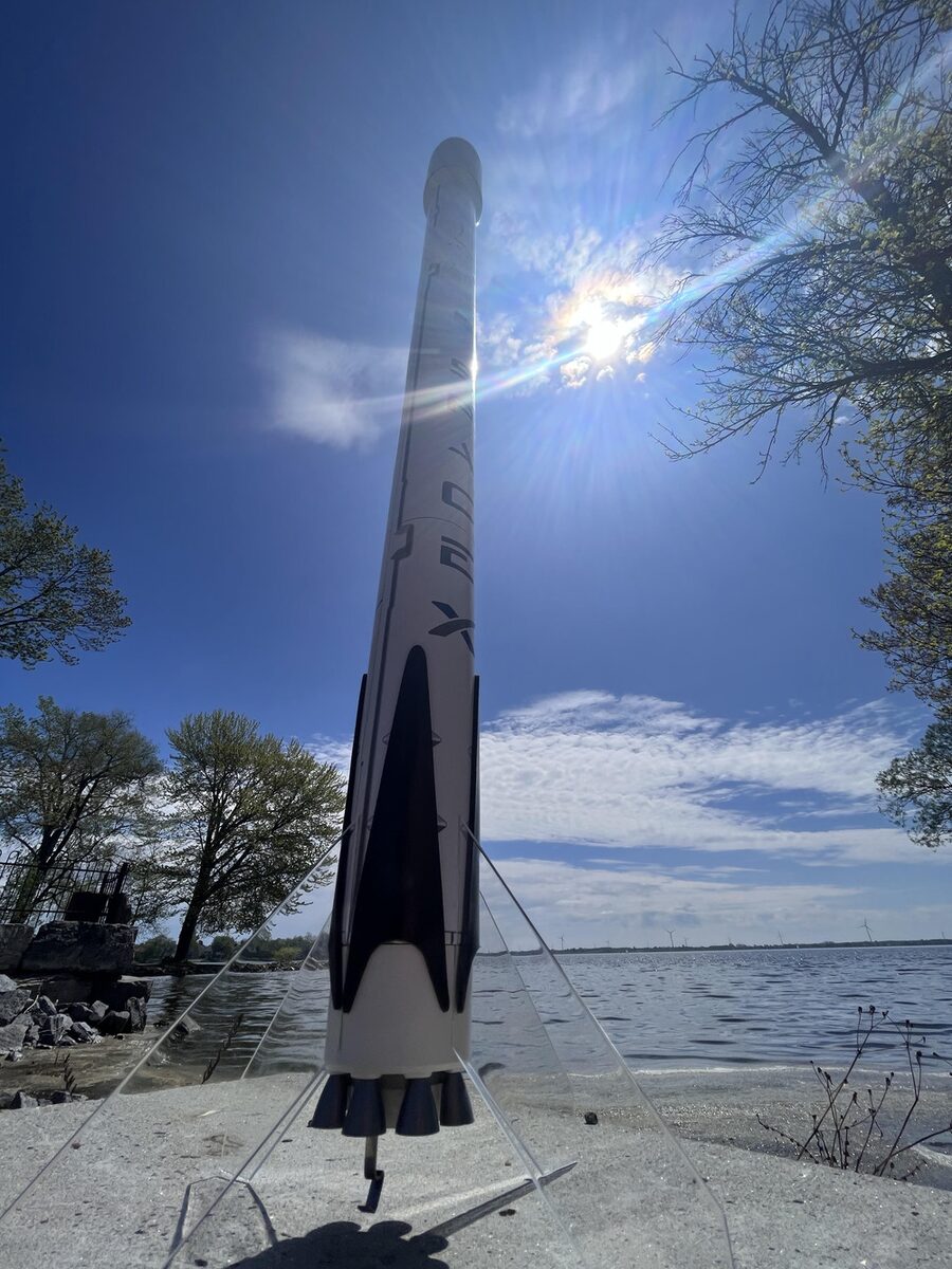 Complete rocket assembly